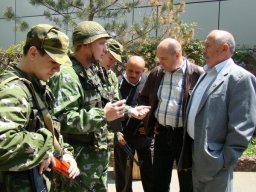 Автор: Лариса Гелина. Совет завершился выступлением страйкбольных команд. 