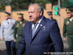 Ко дню ВДВ появился памятник "Дяде Васе"