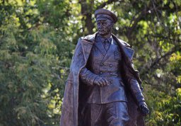 Памятник создателю ВДВ Василию Маргелову