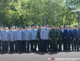 Ко дню ВДВ появился памятник "Дяде Васе"