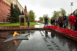 Ветераны возложили цветы к Вечному Огню