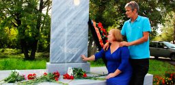 Открыли памятник Защитникам Отечества