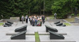 "Боевое братство" - против сноса памятника!