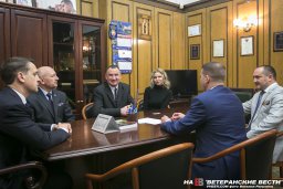 Командир "Курска" посетил Комитет Госдумы