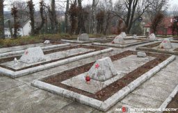 Поляки вернули на место красные звезды