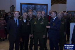 В Манеже чествовали военных художников