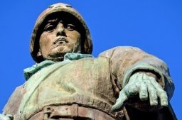 В Польше защитили памятник советским воинам