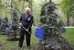 Встреча фронтовиков на "Аллее ветеранов"