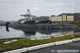 Траурный митинг по погибшим подводникам