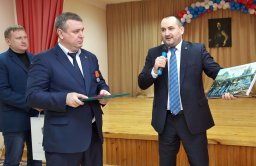 В Шумейке установили бюст Петра Великого