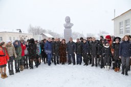 В Шумейке установили бюст Петра Великого