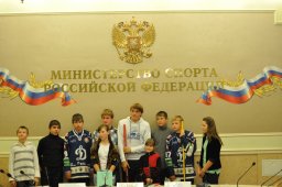 "Легенды хоккея" - детям из детских домов