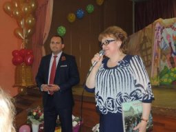 Член Совета поздравил выпускников школы