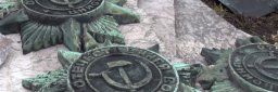В Польше с памятника сбили советские ордена