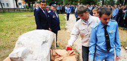 Памятный камень военному летчку в Туле