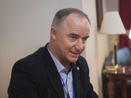 "За родной дом, за маму, за любовь"