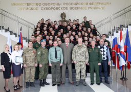 Суворовцам Перми ветераны подарили книги