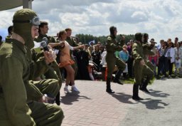 Праздник на аэродроме ДОСААФ "Логиново"