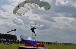 Праздник на аэродроме ДОСААФ "Логиново"